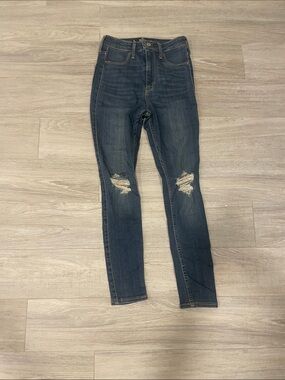 Hollister ripped skinny jeans